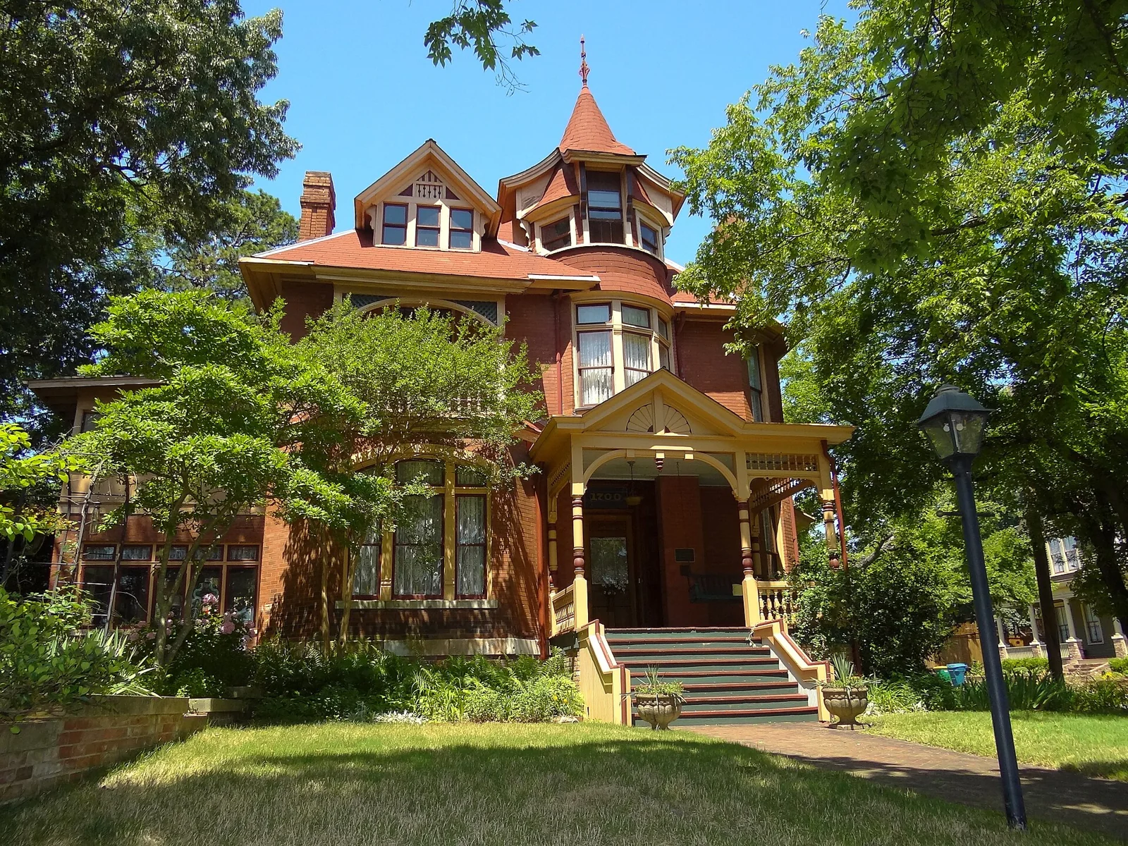 Exterior view of residential architecture in Arkansas