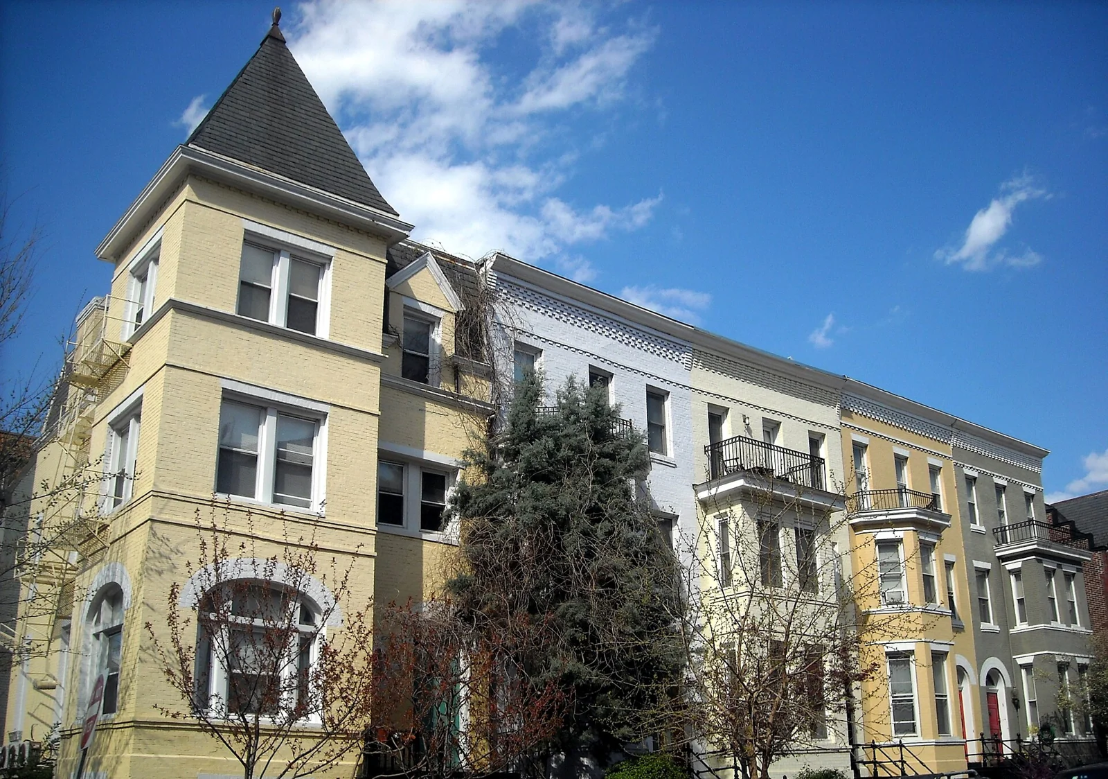 Exterior view of residential architecture in Washington, D.C.